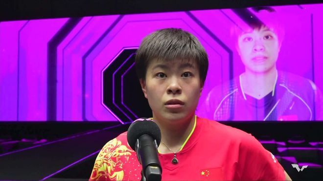 上周欧冠被拜仁击败后，滕哈赫在队内训练时将队员聚集在一起，阐明了在联赛中争取尽可能高的排名，以确保前四名的重要性。